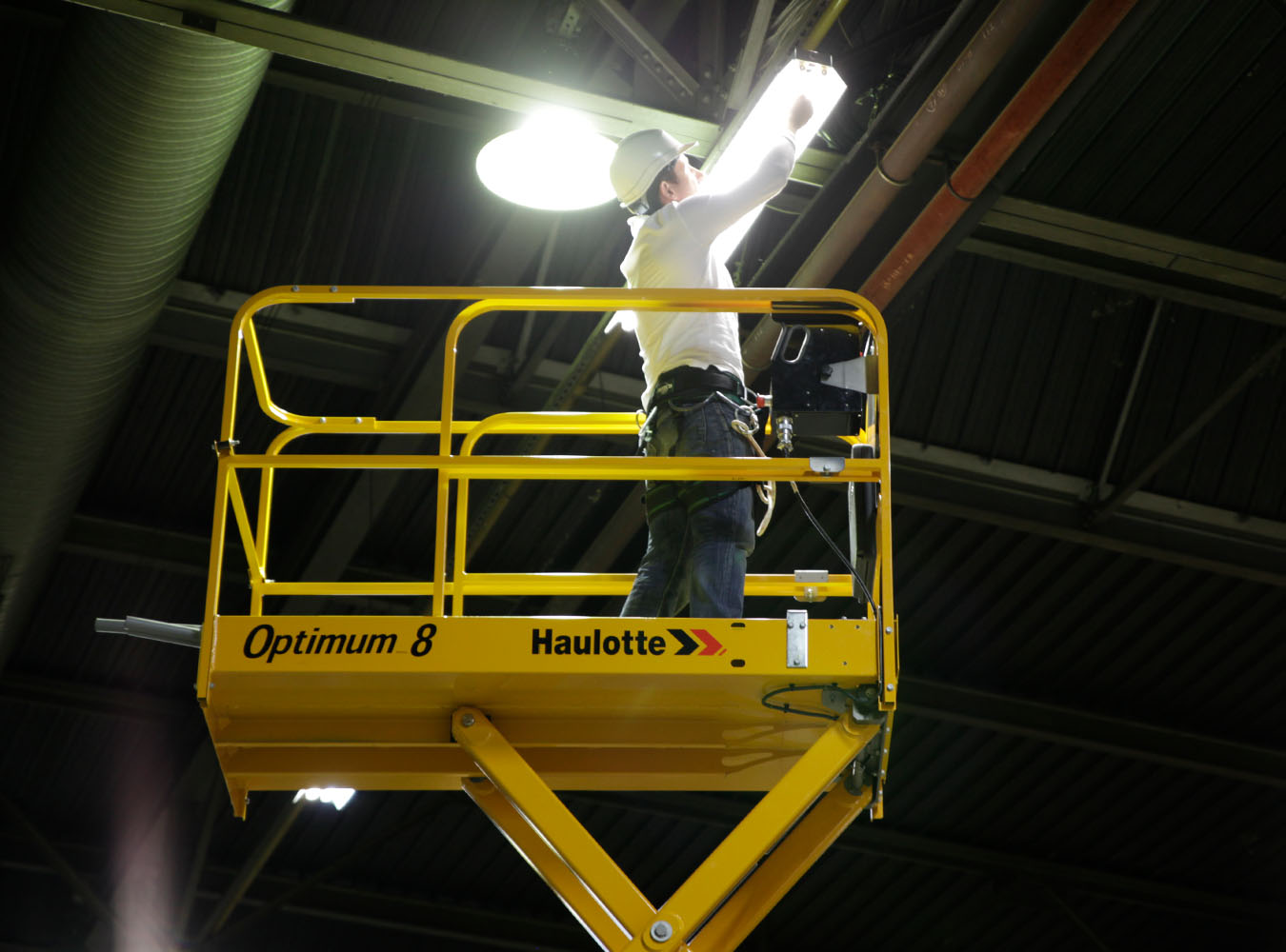 Haulotte-OPTIMUM8_0000_OPTIMUM 8 - Indoor Industrial Maintenance & Cleani (1)